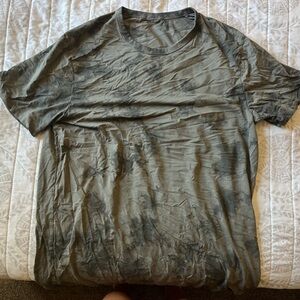 Men’s Lululemon fundamental tshirt